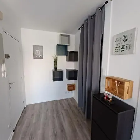 L'escale, A Proximite Immediate De La Gare *