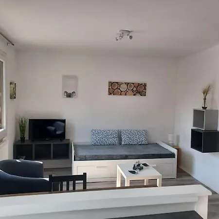 L'escale, A Proximite Immediate De La Gare