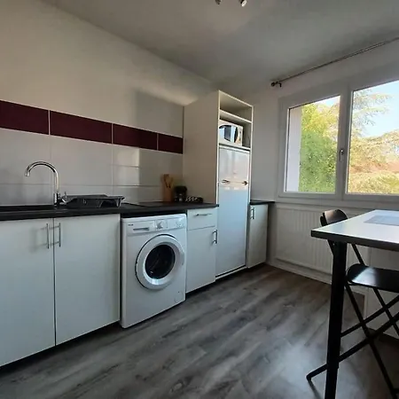 L'escale, A Proximite Immediate De La Gare *