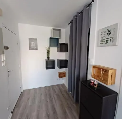 L'escale, A Proximite Immediate De La Gare *