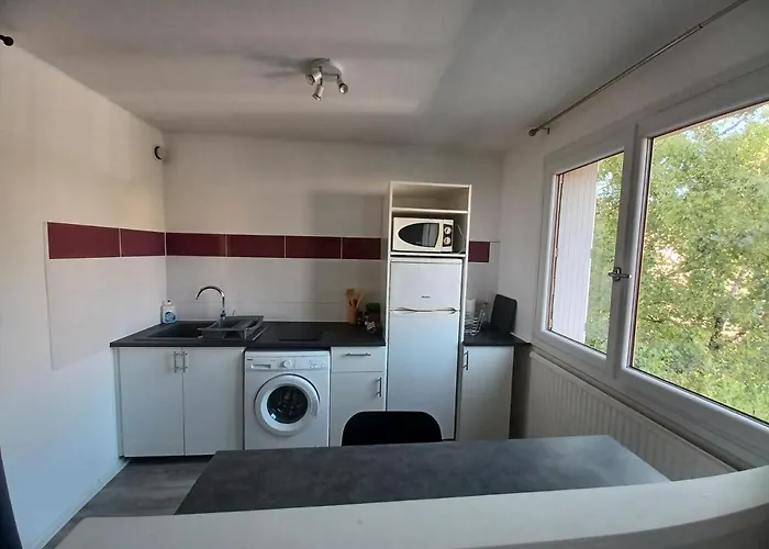 L'escale, A Proximite Immediate De La Gare